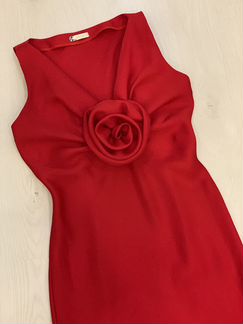 Красивое вечернее платье. Цвет - классический крас