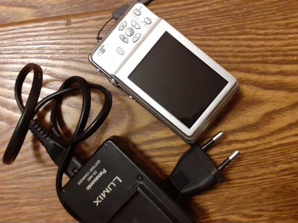 Компактный фотоаппарат