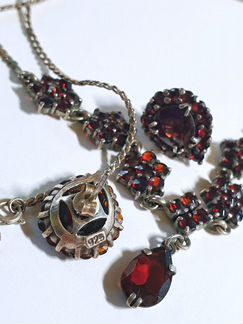 Колье и серьги гранат в серебре