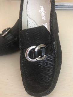 Новые туфли универсальные для девочек и мальчик