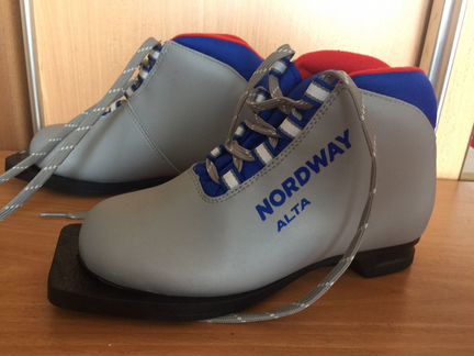 Лыжные ботинки