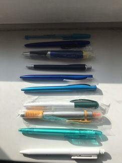 Ручки шариковые разные,карандаши и блокноты