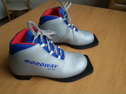 Лыжные ботинки 32 размера