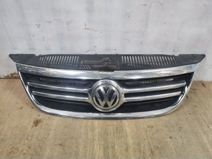 Решетка радиатора передняя Volkswagen Tiguan 5N