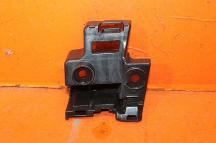 Крепление бампера заднее левое Volkswagen Golf 6