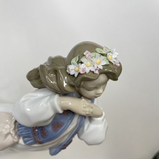 Статуэтка Lladro девушка в венке