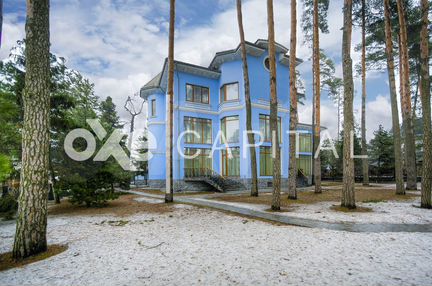 Дом 1100 м² на участке 20 сот.