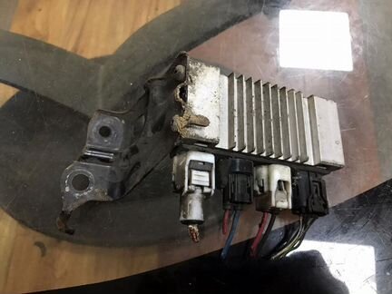 Реле накала свечей Toyota Avensis T270 2,0