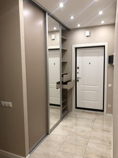 Шкаф-купе с зеркалом