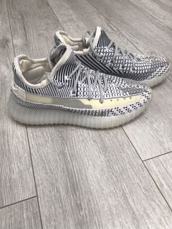 Кроссовки Yeezy boost