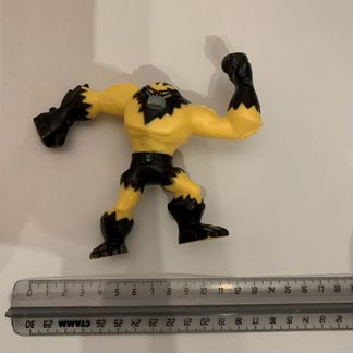 Фигурка Ben 10 Shocksquatch