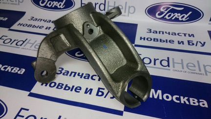 Кулак повортный левый Ford Transit / Tourneo