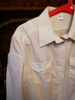 Белая новая рубашка полиции