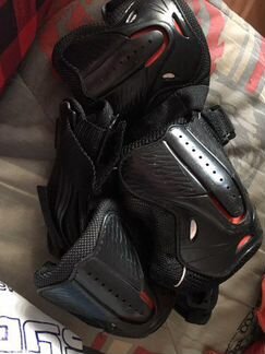 Защита на колени, кисти, локти