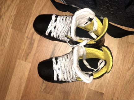 Хоккейные коньки bauer