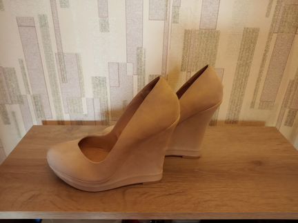 Туфли на танкетке Stradivarius