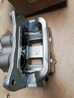 Тормозной суппорт Mitsubishi Pajero Sport 4605B552