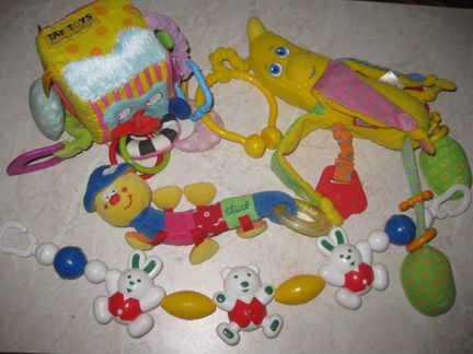 Первые игрушки Tiny love, Chicco