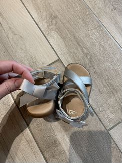 Сандалии ugg на девочку 21 р