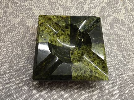 Пепельницы из малахита