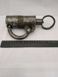 Замок старинный большой с ключом