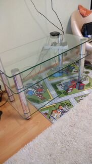 Стеклянный стол