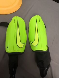 Щитки футбольные