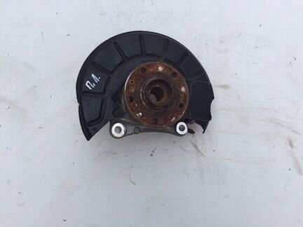 Кулак поворотный передний левый Volkswagen Passat