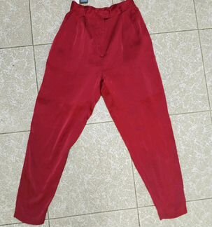 Шелковые брюки-бананы с защипами