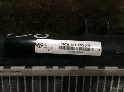 Радиатор двигателя VW Passat B6 / B7