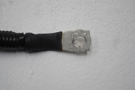 Плюсовой провод аккумулятора Volvo XC90