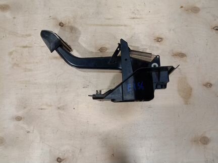 Педаль тормоза на Mercedes Benz W203 C203