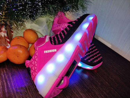 Кроссовки женские