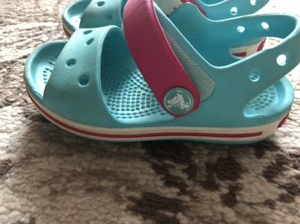 Босоножки Crocs