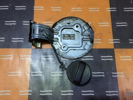 Лючок бензобака Тойота Аурис Е150