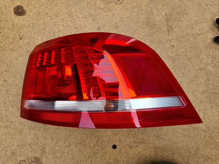Фонарь задний правый VW Passat B7 универсал