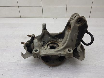 Кулак передний левый Vw Passat B6 BKP 2006