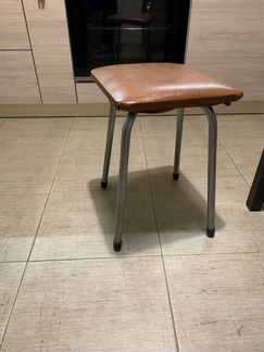 Табурет и стол