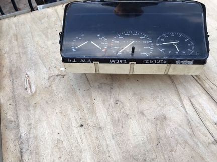 Фольцваген Т-4 приборка с часами