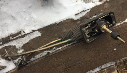 Кронштейн МКПП правый 8D0399114S VW passat b5