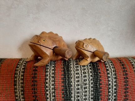 2 поющих деревянных жабы. Цена за пару