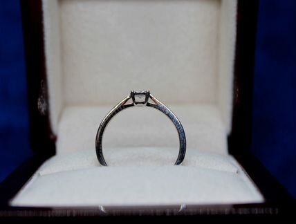 Золотое кольцо с бриллиантами