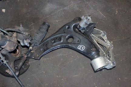 Стойка подвески передняя Volkswagen Polo