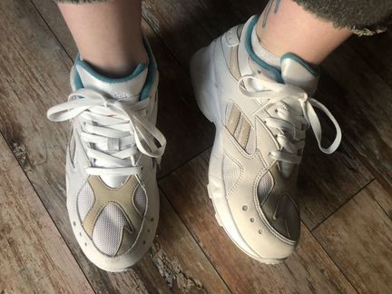 Бежевые кроссовки reebok aztrek 37,5