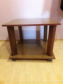 Журнальный стол на колесиках