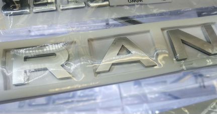 Шильдик range rover матовый