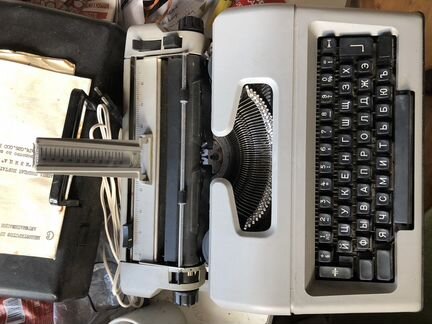 Пишущая машинка Ивица электро СССР