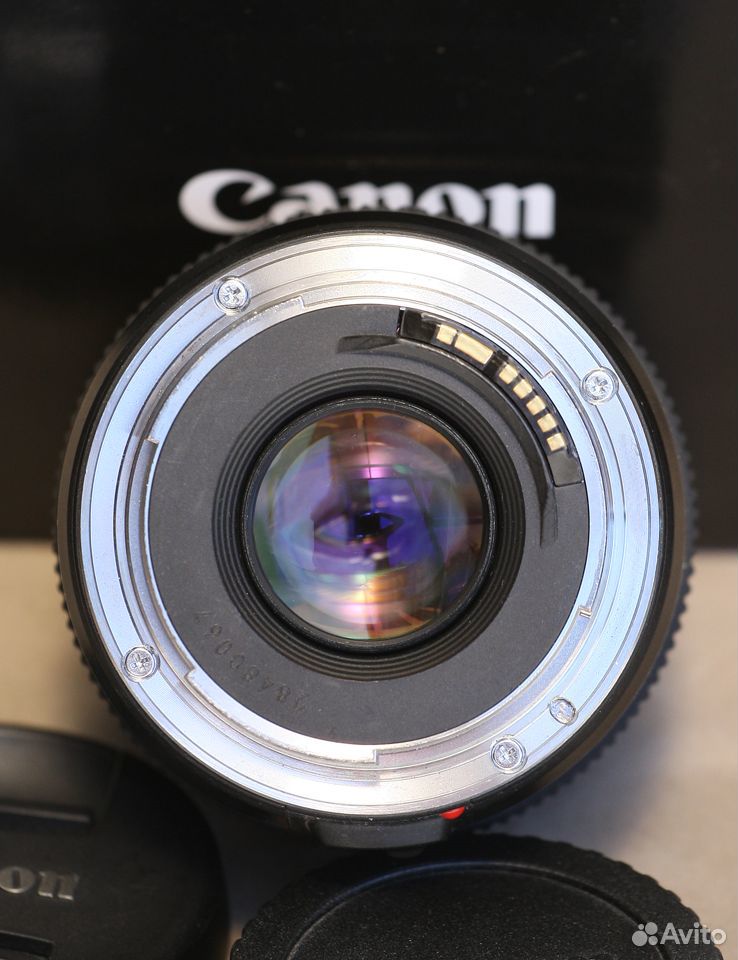 Объектив Canon EF 28mm f/1.8