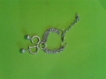 Браслеты, серьги и прочее в ассортименте