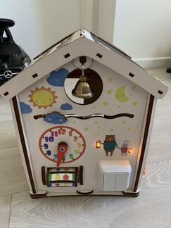 Бизиборд домик